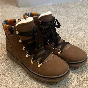 Bjorndal Women's Everly Lace Up Ankle Boot. Size 9. NWOT